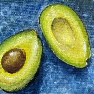 Le charme de la santé : l'avocat dans une demi-nature morte d'avocat miniature