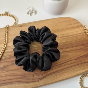 Chouchou satin noir /elasticos em cetim preto, coleteiro negro, black scrunchie