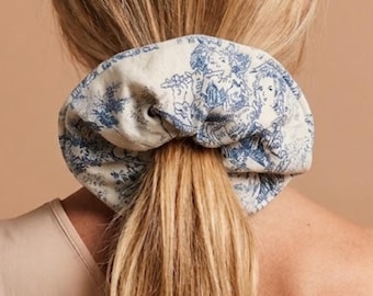Chouchou Toile de Jouy grand format, élégant et classique, en tissu XL, le cadeau d'anniversaire parfait pour votre meilleure amie, votre mère ou votre épouse.