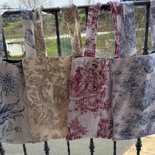 Sac cabas/ fourre-tout in toile de jouy-4 couleurs. Fourré with interior space