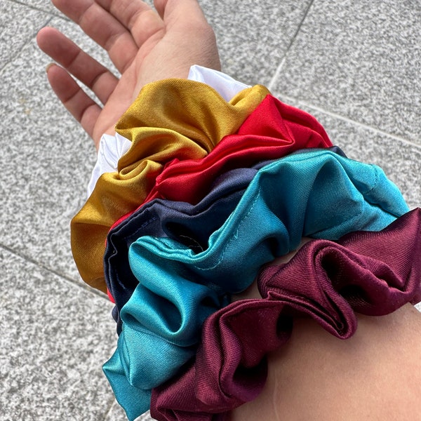 Satin Scrunchie- fait main- accessoire femme