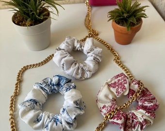 Toile de jouy Scrunchie - azul- rojo- gris, hecho a mano