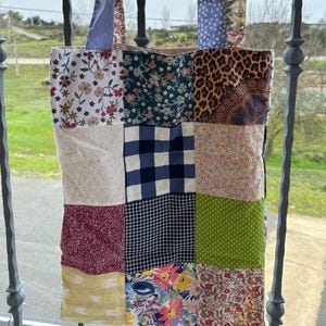 Patchwork-Umhängetasche mit anpassbarem Design, wiederverwendbare Öko-Tasche, handgemachte Einkaufstasche, Scrunchie-Set, Geschenk für sie, zu Weihnachten, Boho