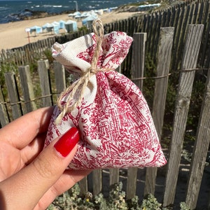 Sacchetti portaconfetti rustici in toile de jouy rosa. per eventi, comunioni, battesimi. 100% personalizzabile.