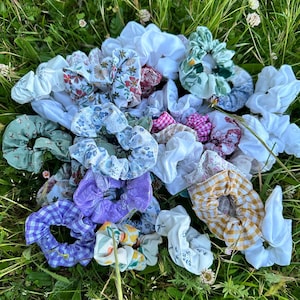 Lot de 30 Élastiques à Cheveux Colorés Faits Main en 100% coton. - Chouchou Exclusif de Haute Qualité - Promotion Immanquable !