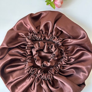 Bonnet pour femmes, Bonnet de sommeil pour femmes, Couleur marron, Bonnet cheveux bouclés, Bonnets en satin soyeux double couche