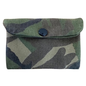 Carteira ou porte cartões artisanal em tecido militar camuflado verde. Prenda original e personalizada homem, caçador, militar, filho,esposo
