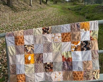 Handgefertigte Patchworkdecke aus braunem Memory-Schaum, kleine Farben, individuelle Anpassung möglich.