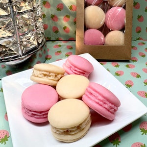 Strawberry Shortcake Macaroons Wax Melts. Highly Scented Soy Wax.