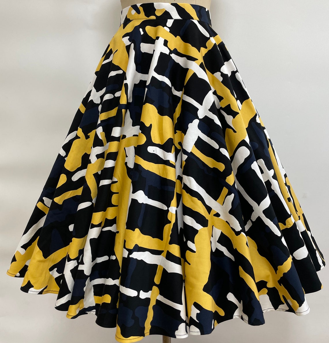S/M | 1950s Off White Cotton Floral Circle Skirt