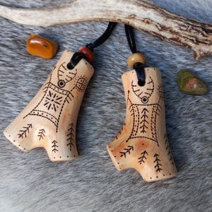 Sami shaman wooden necklace, Drumming shaman in woods, Y-shaped, Spiritual charm, Made of Alder