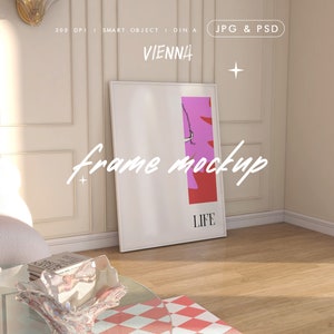 Poster Mockup im Kokette Nordischen Interieur, Vintage Kunstwerk Mockup, Elegantes Kunst Mockup, DIN A PSD Rahmen Vorlage, Dänischer Pastell Rosa Raum
