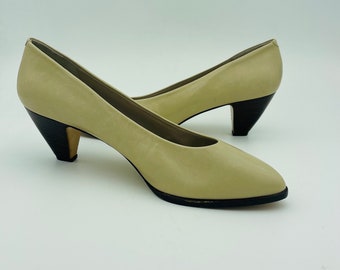 New Vintage Court Shoes Heels Leather Size 7.5 St Michael M&S Beige Cream Pointed Toe