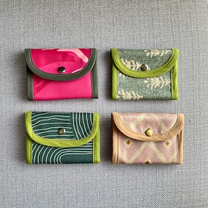 Cartera de hule: diseño moderno y minimalista