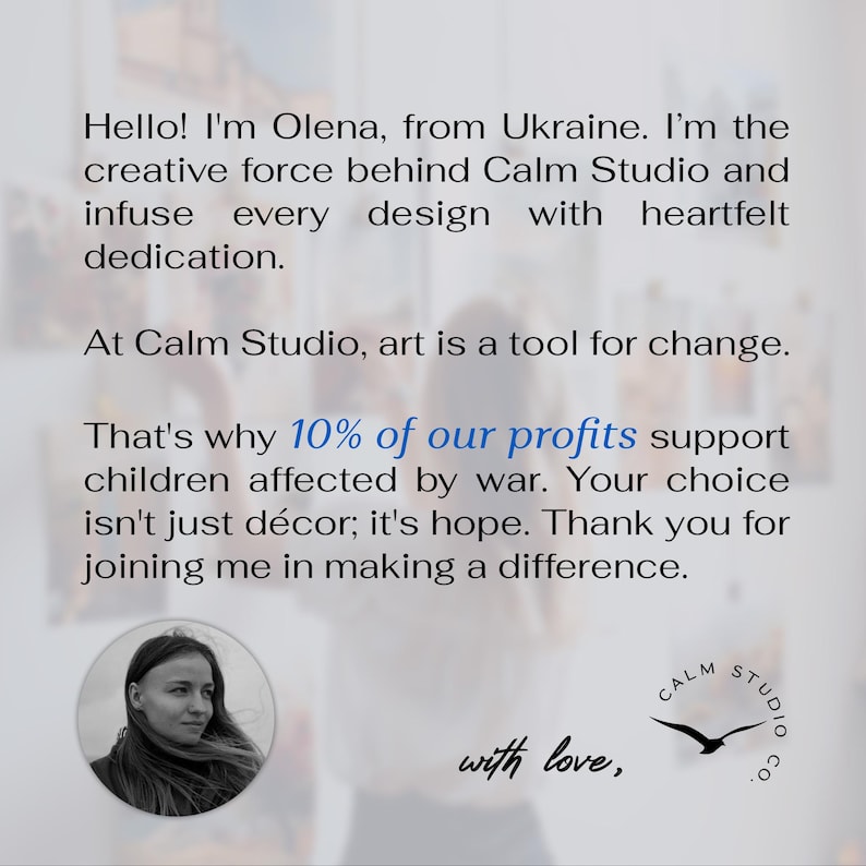 Puede incluir: Texto sobre fondo blanco: &laquo; &iexcl;Hola! Soy Olena, de Ucrania. Soy la fuerza creativa detr&aacute;s de Calm Studio... &raquo; El texto tambi&eacute;n indica que el 10% de los beneficios apoya a los ni&ntilde;os afectados por la guerra. Tambi&eacute;n es visible un logotipo con un p&aacute;jaro volando.