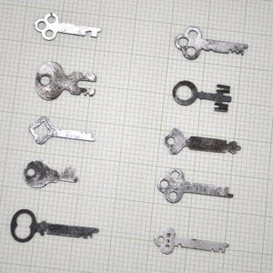 Old Flat Keys - Rusty Keys - Junk Journal Supplies