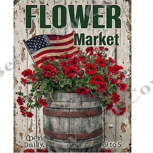 Puede incluir: Un letrero de estilo vintage que anuncia un mercado de flores. El letrero presenta una bandera estadounidense roja, blanca y azul, un barril de madera lleno de flores rojas y el texto "Flower Market" en letras verdes. El letrero también incluye el texto "Open Daily" y "9 to 5".