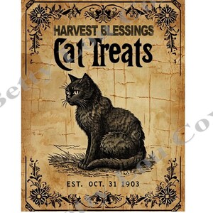 Pode incluir: Placa em estilo vintage com o texto "HARVEST BLESSINGS Cat Treats" e uma ilustração de um gato preto. A placa tem uma aparência envelhecida com bordas florais e a data "EST. OCT. 31 1903".