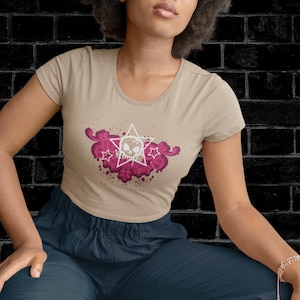 Crop top tendance avec motif tête de mort et étoiles - T-shirt bébé femme, chemise graphique courte de l'an 2000, mode punk alternative, t-shirt graphique gothique