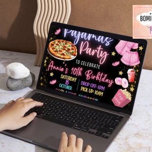 Puede incluir: Una invitaci&oacute;n digital para una fiesta de pijamas para celebrar el d&eacute;cimo cumplea&ntilde;os de Annie. La invitaci&oacute;n presenta una pizza, una camiseta de pijama rosa y blanca, una dona, una taza de bebida rosa y un cubo de palomitas de ma&iacute;z. El texto de la invitaci&oacute;n dice "Fiesta de pijamas" y "Para celebrar el d&eacute;cimo cumplea&ntilde;os de Annie". La fecha y la hora de la fiesta tambi&eacute;n est&aacute;n incluidas: "S&aacute;bado 15 de octubre, Entrega: 6 PM, Recogida: 10 AM".