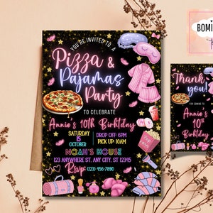 Puede incluir: Una invitaci&oacute;n negra y dorada para una fiesta de pizza y pijamas para celebrar el d&eacute;cimo cumplea&ntilde;os de Annie. La invitaci&oacute;n presenta una pizza, pijamas, una m&aacute;scara para dormir, palomitas de ma&iacute;z y una bebida. El texto de la invitaci&oacute;n dice "Est&aacute;s invitado a una fiesta de Pizza y Pijamas para celebrar el d&eacute;cimo cumplea&ntilde;os de Annie. S&aacute;bado 15 de octubre, Entrega: 6pm, Recogida: 10am, Casa de No&eacute;, 123 Anywhere St. Any City, ST 12345, RSVP: (123) 456-7890".