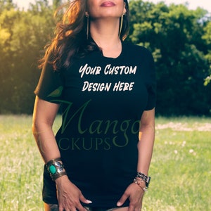 Bella Canvas 3001 Zwart Shirt - Bella Canvas Mockup - 3001 Mockup - Model Mockup - Zwart Shirt Mockup - Boho Mockup - Mangos Mockups