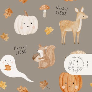 Puede incluir: Ilustración en acuarela con elementos de temática otoñal sobre un fondo color taupe. Incluye una calabaza blanca, un ciervo, una ardilla, una seta, un fantasma y hojas. También está presente el texto "Herbst LIEBE".