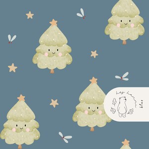 Puede incluir: Patrón repetitivo sobre fondo azul con árboles de Navidad de dibujos animados con caras sonrientes, coronados por estrellas doradas. Estrellas doradas y formas blancas de libélulas dispersas. Un óvalo blanco con el texto "hey ham blue" y una ilustración de oso en la parte inferior derecha.