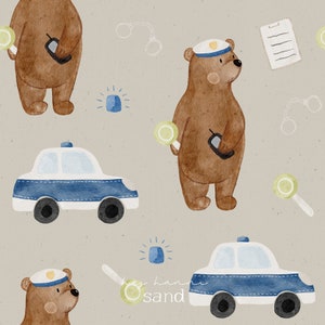 Könnte beinhalten: Aquarell-Illustration mit einem sich wiederholenden Muster aus braunen Bären mit Polizeihüten, Polizeiautos, Handschellen und Blaulichtern. Die Bären halten Funkgeräte und Stoppschilder. Der Hintergrund ist hellbeige.