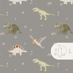 Puede incluir: Patrón repetitivo sobre fondo gris con dinosaurios acuarelados en tonos verdes, blancos y marrones. El diseño incluye un Tyrannosaurus Rex, Triceratops, Estegosaurio y Pterodáctilo, con pequeños detalles de hojas.