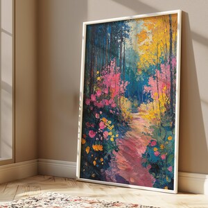 Póster de camino rosa en el bosque, arte floral para pared, colores vibrantes, arte botánico vintage para pared, decoración de verano, póster rosa, ambiente veraniego.