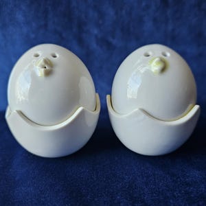 Takahasi Japan Chicken And Egg Salt and Pepper Shakers Tableware Easter, ceramic. SET