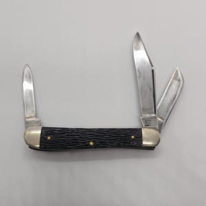 Vintage Kutmaster Three-blade Pocket Knife, made in Utica, NY USA. 3&quot; long, three sharp blades. A lot of life left in it, great gift!