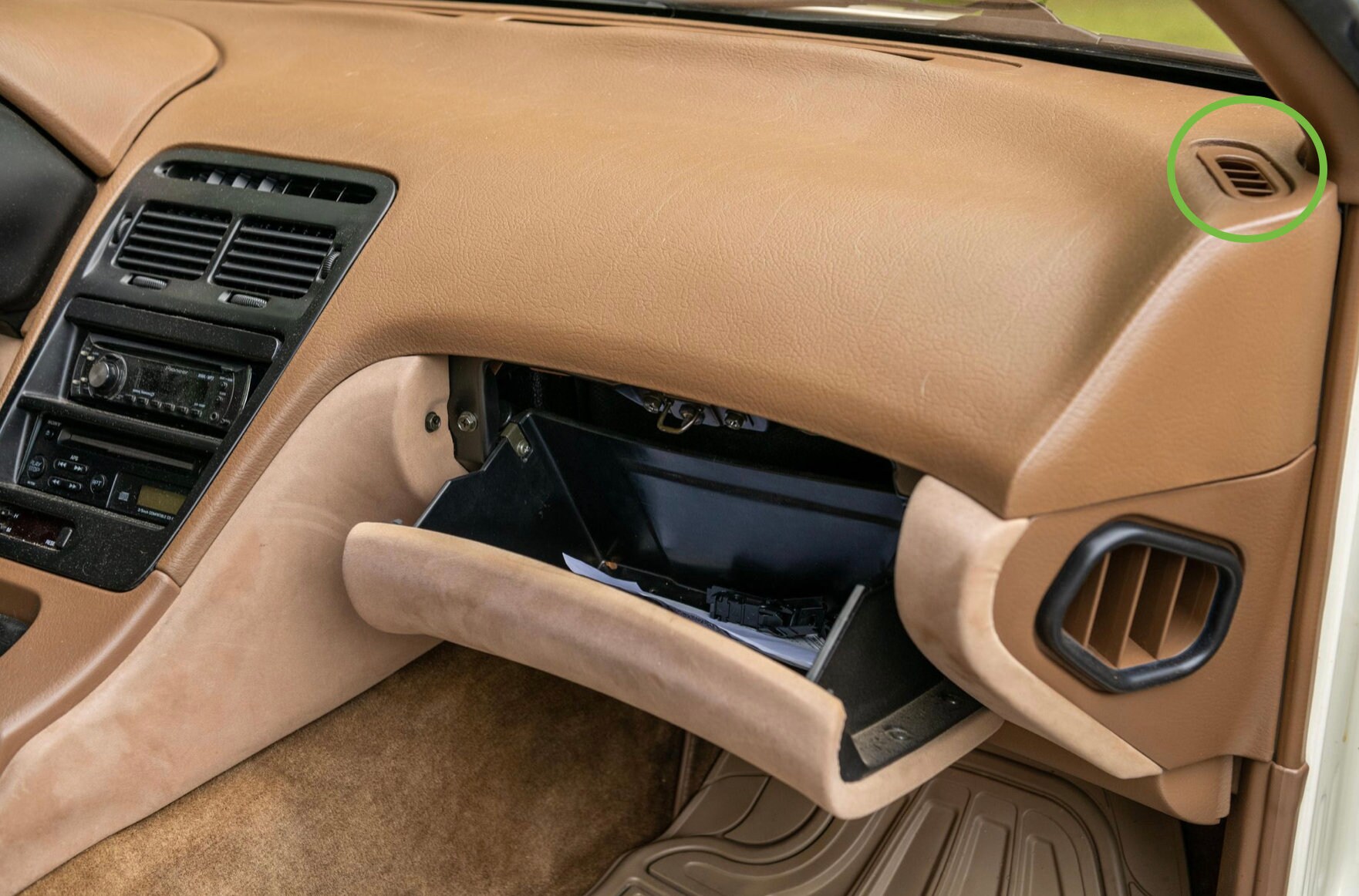 ベンチ Nissan 300zx 1989-2000 Dash Vents in Tan Part# 68740-30P00