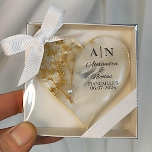 Bonbonnière époxy personnalisé pour mariage, baptême, naissance et autres occasions.. ( la bonbonnière est aimantée par l'arrière).