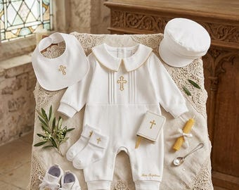 Tenue de Baptême Personnalisée Bébé Garçon | Barboteuse Blanche et Bavoir Brodés Or | Cadeau de Naissance, Parrain Marraine | Cérémoni