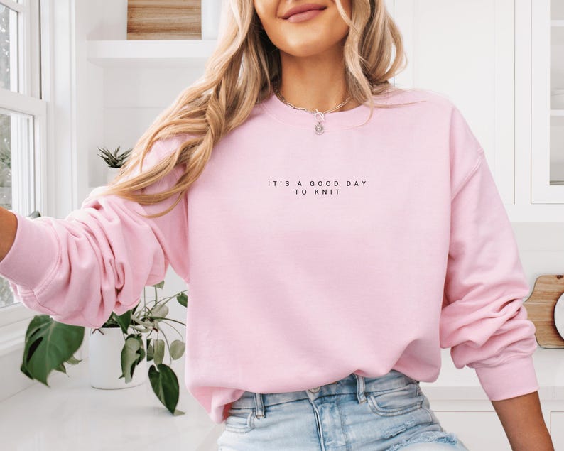 Sudadera de punto, sudadera "Es un buen día para tejer", suéter para amantes del tejido, regalo para tejedores, camisa de punto, regalo para amantes del tejido Rosa