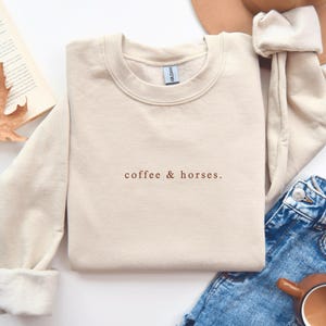 Coffee And Horses Sweatshirt, Horse Sweatshirt, Equestrian Sweatshirt, Horse Rider Gift, Horse Lover Gift, Horse Shirt, Horse Trainer Gift Bild 4