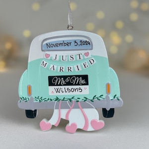Just Married Car gepersonaliseerd kerstornament, Just Married-kerstversiering, pas getrouwd cadeau, bruid en bruidegom, hangend ornament