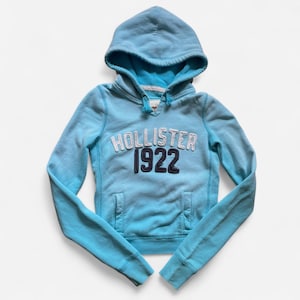 2000s Hollister Co. blue hoodie with embroidered logo