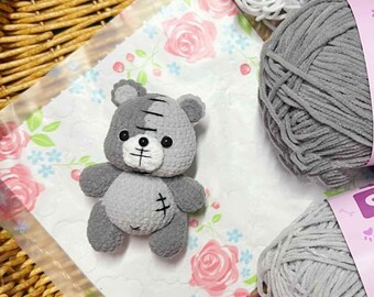 かぎ針編みのクマのキーホルダーのパターン - アミグルミクマ、英語PDF