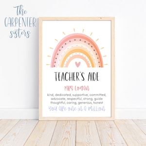 Puede incluir: Un póster de agradecimiento para maestros imprimible con temática de arcoíris con el texto "Teacher's Aide" y "You are one in a million".