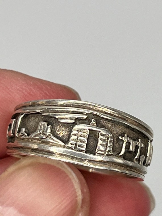 Size 8 vintage Sterling silver story teller ring  