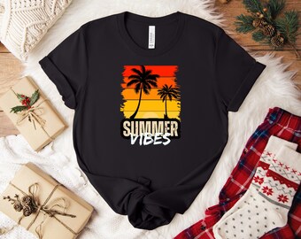 Camiseta con ambiente veraniego - Camiseta con palmeras al atardecer - Camiseta para vacaciones en la playa - Camiseta tropical de verano - Regalo para amantes de la playa - Conjunto de verano - Camiseta de vacaciones