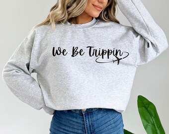 Sudadera We Be Trippin / Sudadera de cuello redondo para viajes de chicas / Regalo de viaje para ella / Conjunto para vacaciones familiares / Sudadera divertida de viaje / Regalo para amantes de los viajes