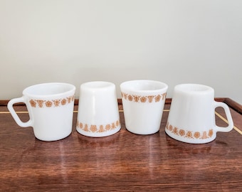 Set di 4 tazze vintage Pyrex Butterfly Gold