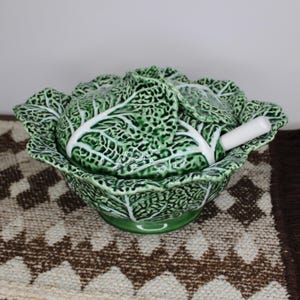 Soupière en céramique blanche et dorée avec louche motif floral - Label
