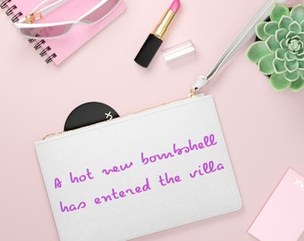 Una nueva bomba caliente ha entrado en el bolso de maquillaje/embrague de la villa.