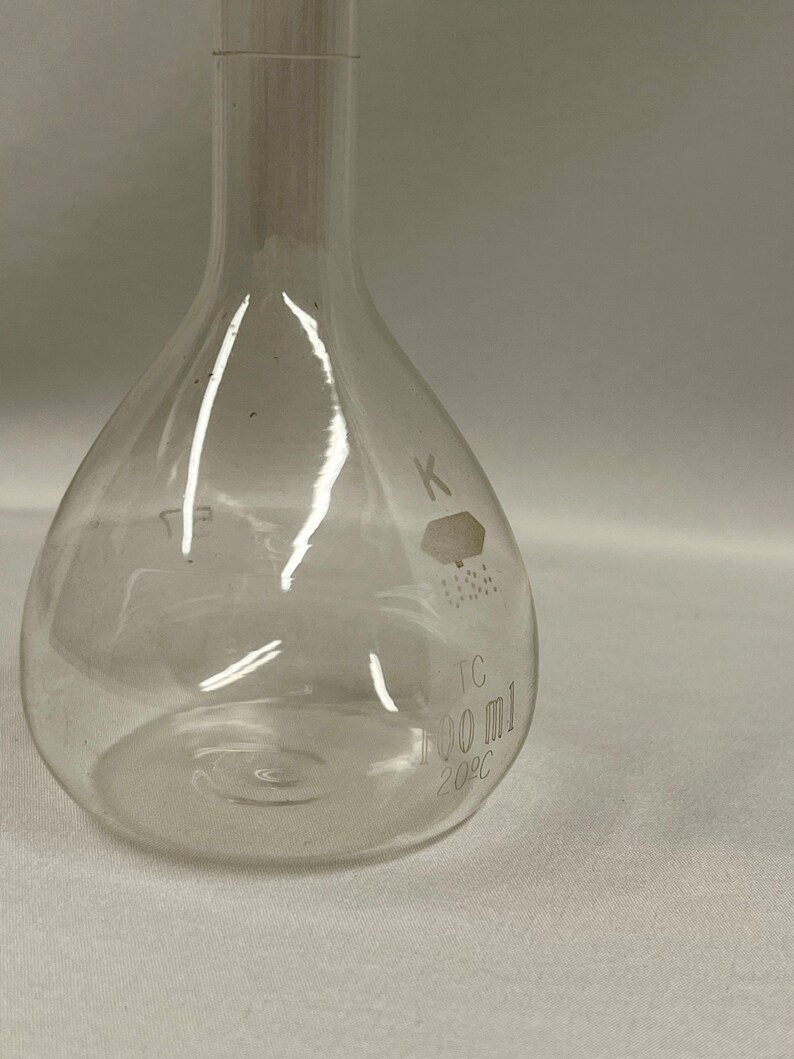 Vintage Pyrex 100 Ml Volumetric Flask Laboratory Glass With Stopper Etsy