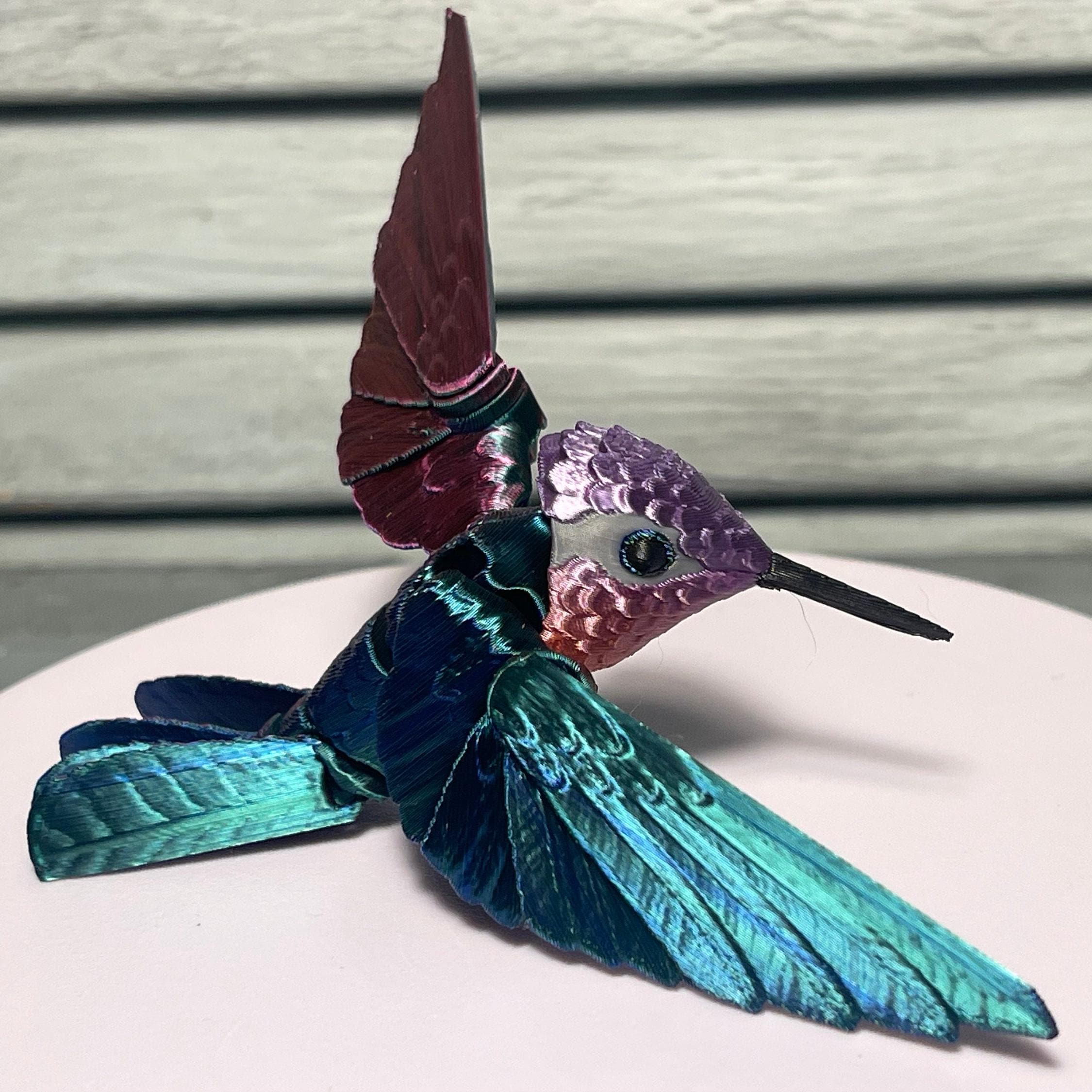 Posable Hummingbird Sculpture – Detailed 3D Printed Bird Art